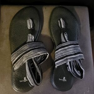 **Must Bundle** Sanuk Striped Cotton Flip Flops